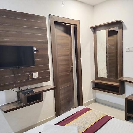 Khaleej Residency Near U S Embassy Hotel Chennai Exterior photo